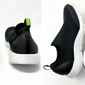 OOFOS OOmy Low Sport Black Slip-On Shoes
